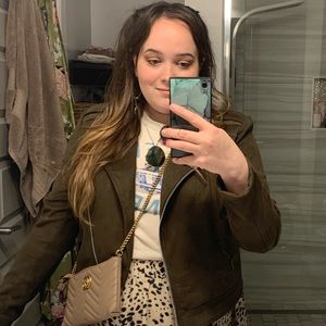 Meet your Posher, Cynthia